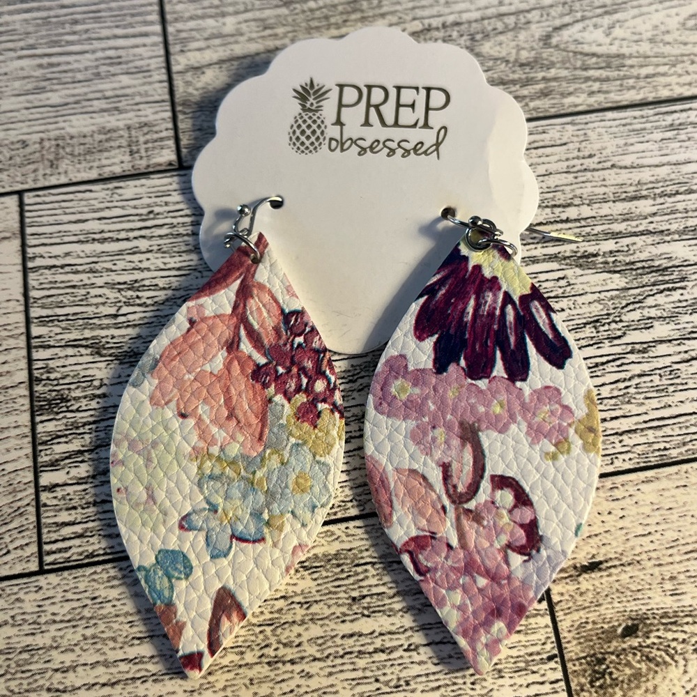 Prep Obsessed Earrings Floral Print Leather Dangle Earrings NWT - Picture 2 of 3